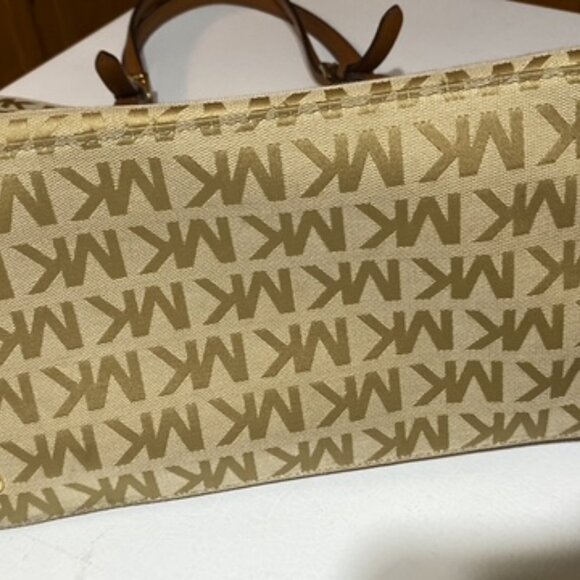 Micheal Kohrs Purse - Picture 3 of 4